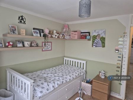 2 bedroom end of terrace house to rent - Photo 5