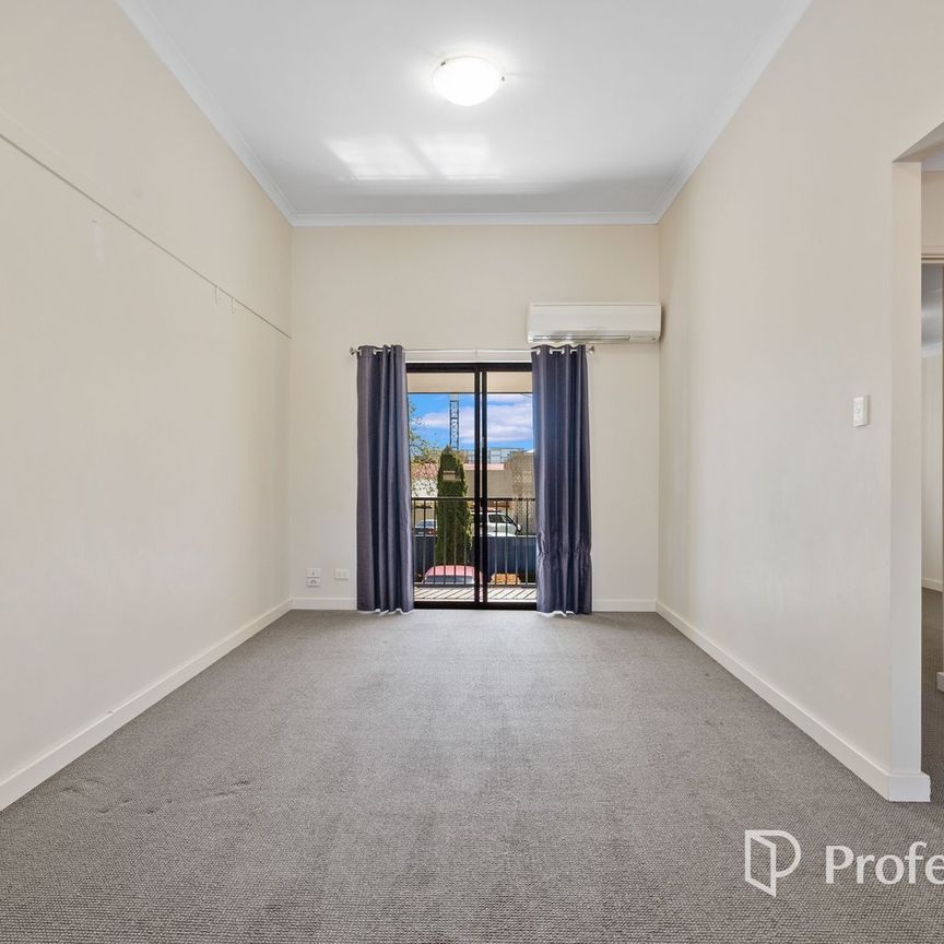Fantastic Sunlit Apartment in Prime Midland Location! - Photo 1