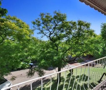 Charming Two-Bedroom Residence in Canterbury - Photo 5