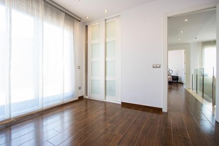 REF.7729 — Luxury Villa with Private Pool 500 Metres from the Sea - Photo 2