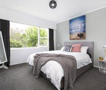 2 bedrooms with a single garage and 2 parking ... - Photo 5