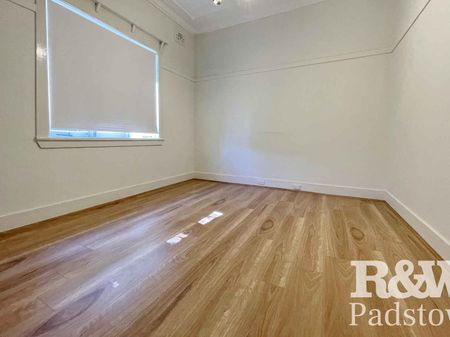 Water Views, Versatile Layout & Everyday Convenience - Photo 3