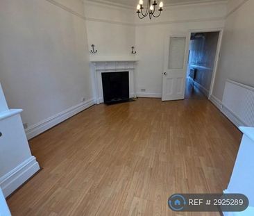 4 bedroom semi-detached house to rent - Photo 3