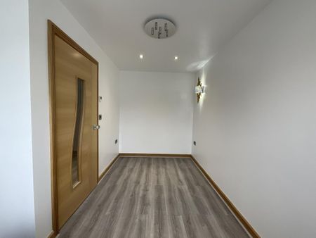 4 bedroom detached house to rent - Photo 2