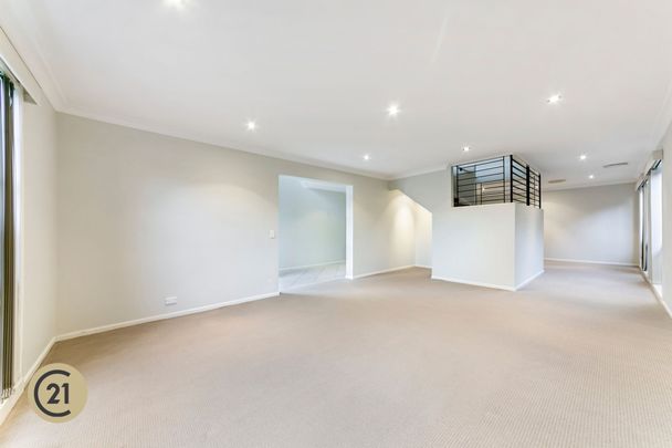 Large Home&comma; Murray Farm Primary School Catchment - Photo 1