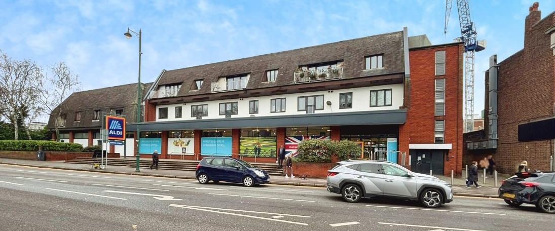 St Marys Lane, Upminster, RM14 - Photo 1