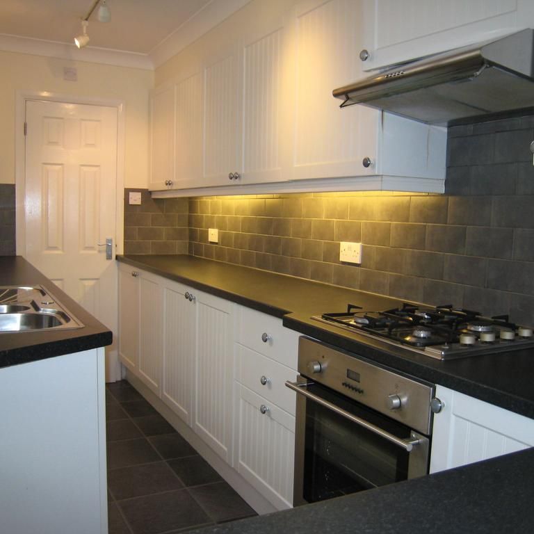 2 bedroom terraced house to rent - Photo 1
