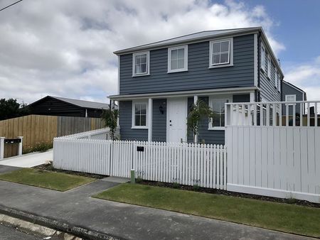 Stunning Colonial-Style Townhouse in Spreydon - Photo 3