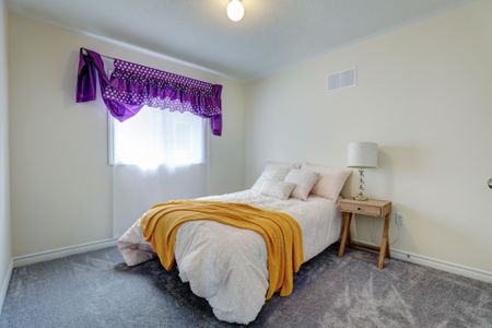 For Lease - 148 Hawkins Street, Georgina, Ontario - Photo 2