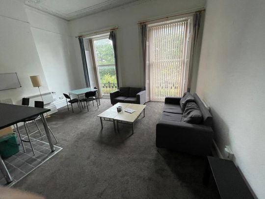 3 bedroom flat to rent - Photo 1
