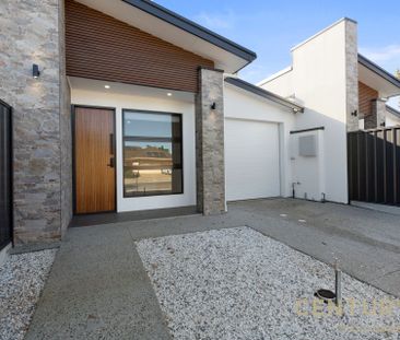 Brand New Stunning Executive Home in a Prime Location - Photo 5