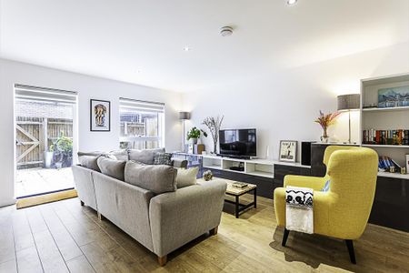 2 bedroom flat to rent - Photo 2