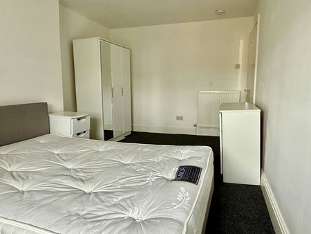2 Bed Flat, Daisy Bank Road, M14 - Photo 2