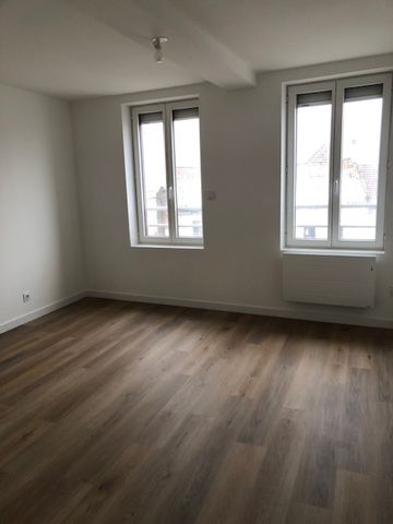 Location Appartement 3 pièces 73m² DOMART EN PONTHIEU 80620 - Photo 2