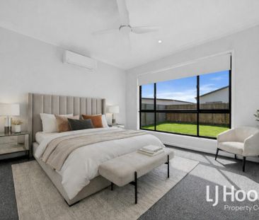 STYLISH & FUNCTIONAL - 2 x LIVING ZONES - WALK TO SOUTH ROCK STATE ... - Photo 4