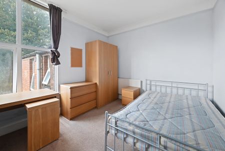 6 Bed Student Accommodation - Photo 2