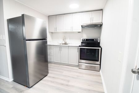 **COZY** 2 Bedroom apartment in Welland!! - Photo 4