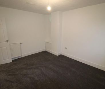 4 bedroom semi-detached house to rent - Photo 5