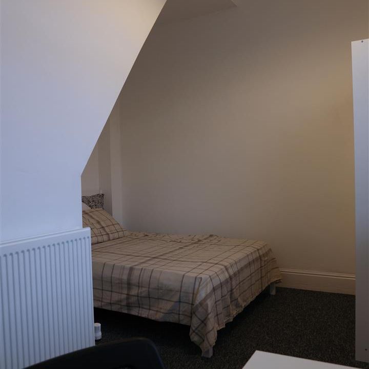 Room 3 - Photo 1