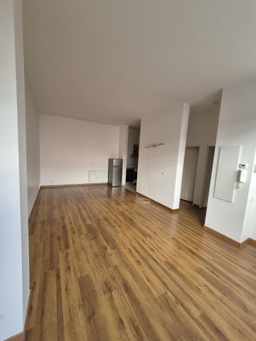 Location Appartement 2 pièces 53m² LILLE 59000 - Photo 3