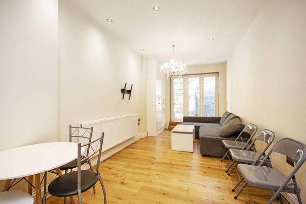 2 bedroom flat to rent - Photo 1