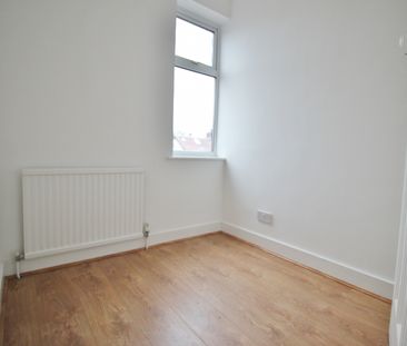 3 bedroom Terraced for rent - Photo 3