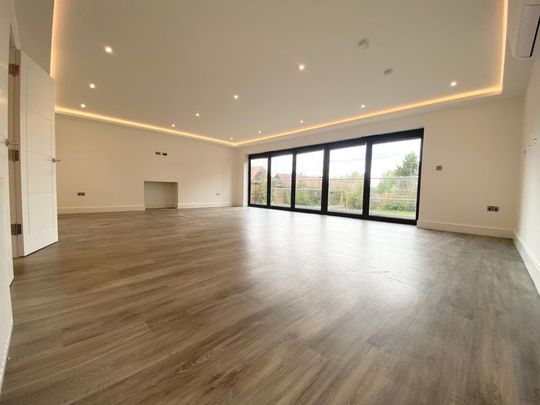 5 bedroom detached house to rent - Photo 1