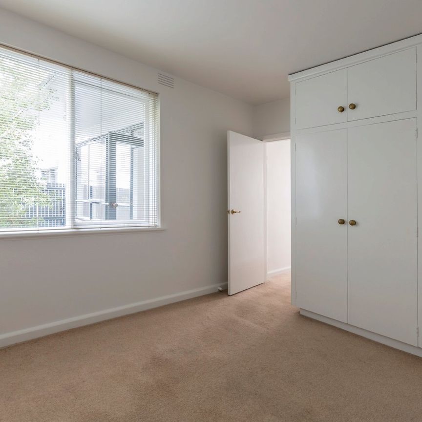 Thinking of selling? Contact our agent - Photo 1