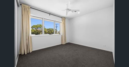 Spacious Family Living in Coorparoo! - Photo 3