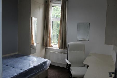 5 bedroom flat to rent - Photo 4