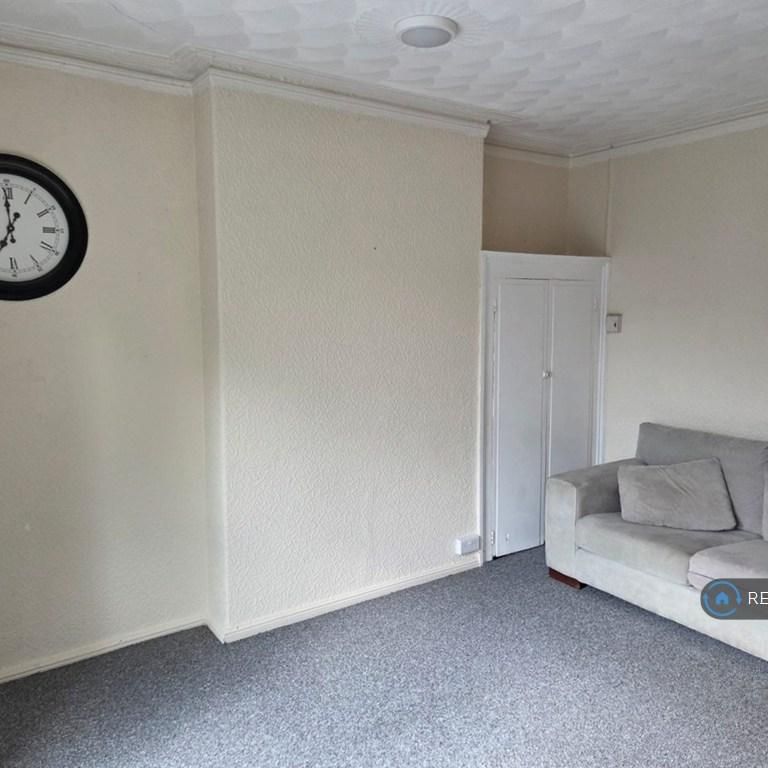 3 bedroom flat to rent - Photo 1