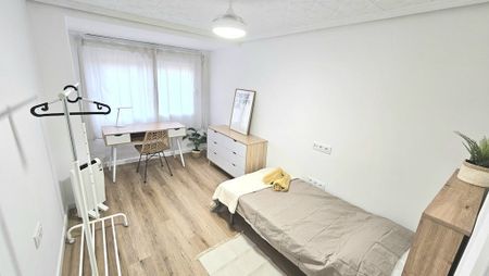 Carrer de Joan Mercader, Valencia, Valencian Community 46011 - Photo 5