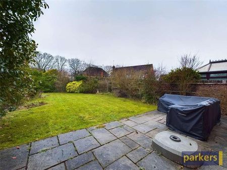 The Hawthorns, Charvil, Reading, Berkshire, RG10 - Photo 2