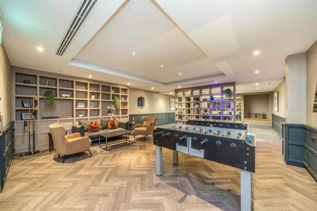 Southern Way, Greenwich, SE10 - Photo 2