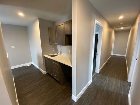 65 Gardiner St - Unit 2, 4 bed, 4 bath STUDENT RENTAL AVAILABLE MAY 2025 - Photo 4