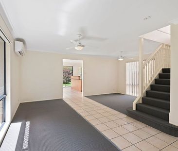 LARGE TWO STORY FAMILY HOME WITH ALL THE SPACE YOU NEED - TWO LIVIN... - Photo 2