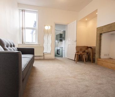3 bedroom flat to rent - Photo 3