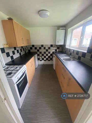 2 bedroom flat to rent - Photo 4