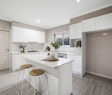 A Stunning Family Home in the Heart of Schofields !! - Photo 4