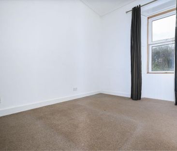 3 bedroom flat to rent - Photo 5
