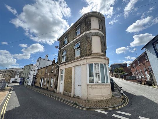 1 bedroom flat to rent - Photo 1