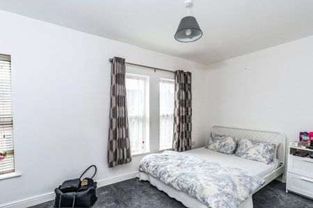 4 bedroom terraced house to rent - Photo 3