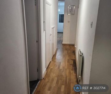 1 bedroom in a house share to rent - Photo 4