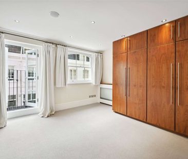 A beautifully presented three bedroom mews house located in the hea... - Photo 5