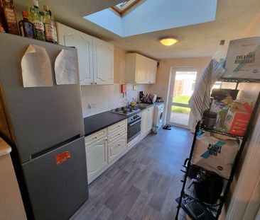 5 Bed Student Accommodation - Photo 2