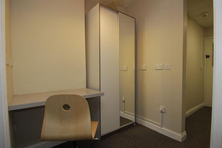 3 Camden Street, Ground floor flat, Plymouth - Photo 2