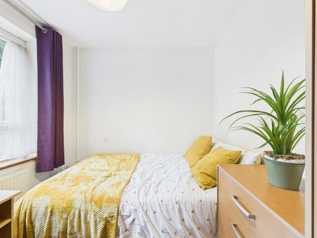 6 bedroom detached house to rent - Photo 4