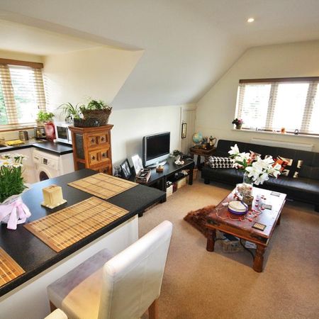 Kings Road, Shalford, GU4 8JU - Photo 3