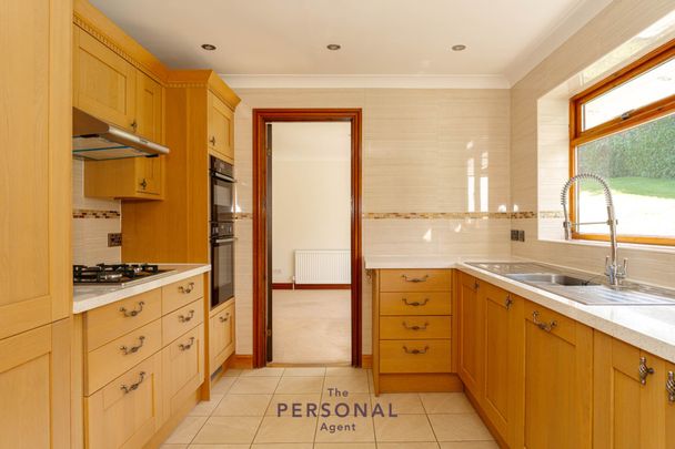 Motshill Lane, Tadworth - Photo 1