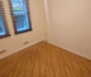 2 Bed - 326 Whitehall Road, Leeds - LS12 5NP - Professional - Photo 3